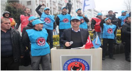 İŞÇİLER HAK ARIYOR 
