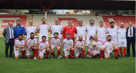 POLİSLER DAHA ÇOK GOL ATTI AMA DOSTLUK KAZANDI