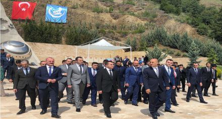 ÜLKÜCÜLER ŞEHİTLERİNİ ANDILAR 