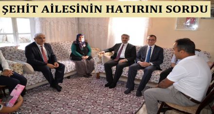 Şehit ailesinin hatırını sordu 