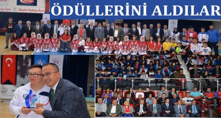 ÖDÜLLERİNİ ALDILAR