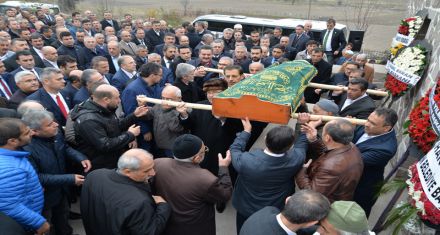 TİRYAKİ'NİN ANNESİ TOPRAĞA VERİLDİ