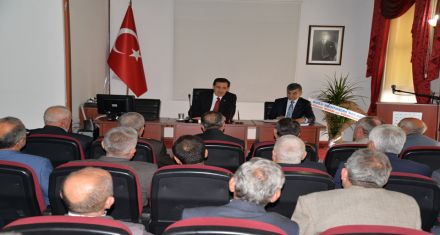 VALİ ÜMİT MUHTARLARI AĞIRLADI 
