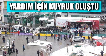 YARDIM İÇİN KUYRUK OLUŞTU 