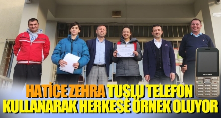 HATİCE ZEHRA TUŞLU TELEFON KULLANARAK HERKESE ÖRNEK OLUYOR