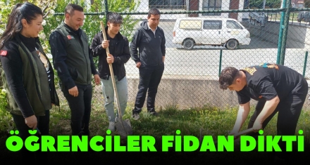 ÖĞRENCİLER OKULUN BAHÇESİNE FİDAN DİKTİ
