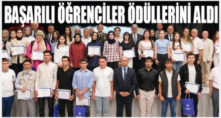 DERECEYE GİREN ÖĞRENCİLER ÖDÜLLERİNİ ALDI 