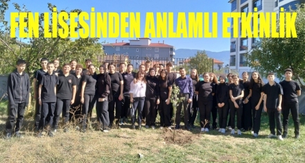 Okul bahçesine meyve fidanı diktiler